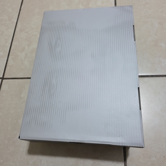 Empty Shoe Box - Picture 6 of 9